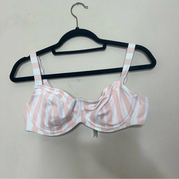 Victoria Secret | Swim Top - Picture 3 of 6